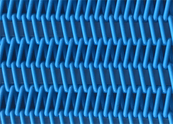 ISO9001 Tenun Polos Polyester Spiral Mesh Belt Mudah Dibersihkan Buah Dapat Ditekan