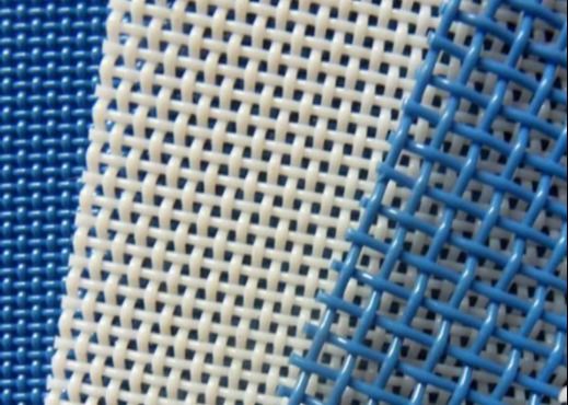 2mm 4mm Ukuran Lubang Polyester Mesh Conveyor Belt Tenunan Polos