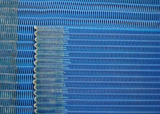 Spiral Loop Lebar 1-10mm Polyester Mesh Belt Permukaan Datar